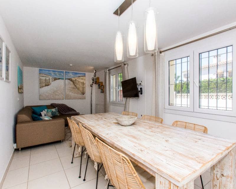 Chalet de 4 habitaciones en Benissa en venta con piscina garaje - 695.000 € (Ref: 9958716)