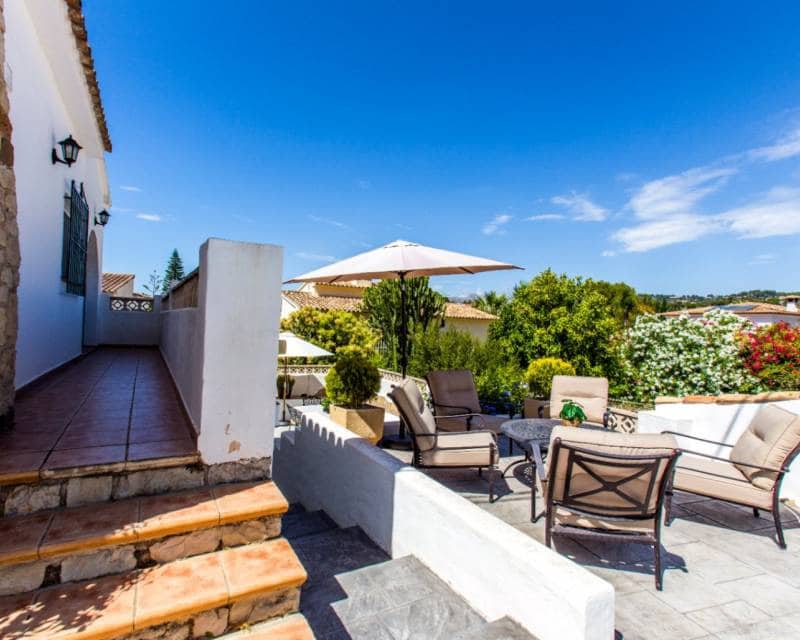 Chalet de 4 habitaciones en Benissa en venta con piscina garaje - 695.000 € (Ref: 9958716)