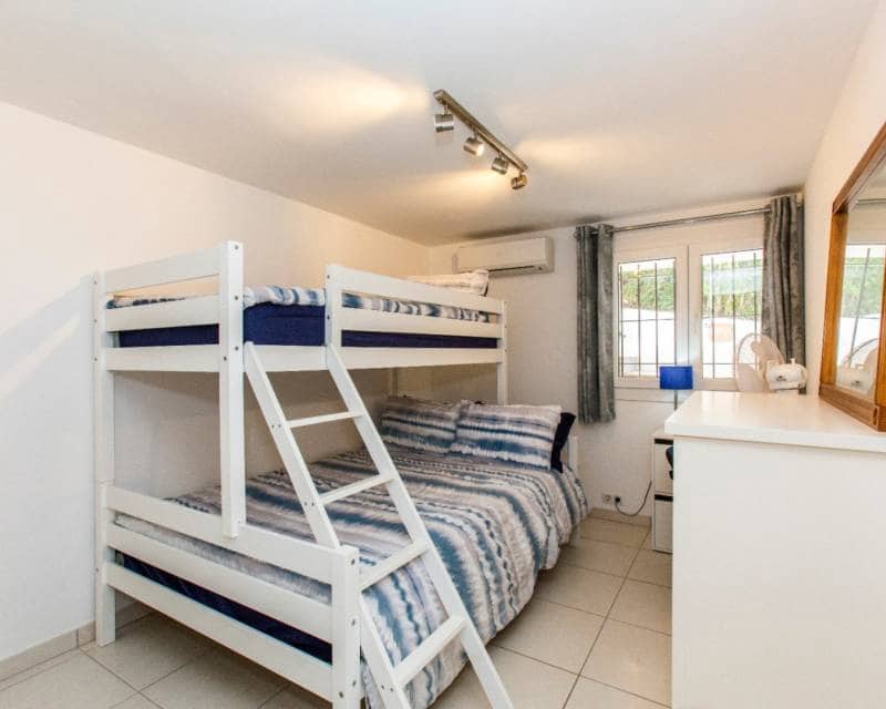 Chalet de 4 habitaciones en Benissa en venta con piscina garaje - 695.000 € (Ref: 9958716)