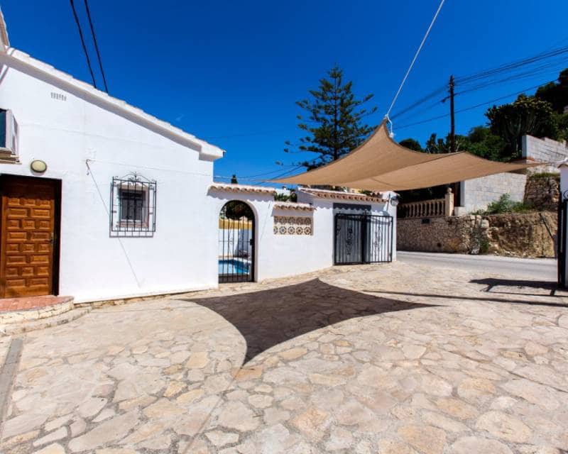 Chalet de 4 habitaciones en Benissa en venta con piscina garaje - 695.000 € (Ref: 9958716)