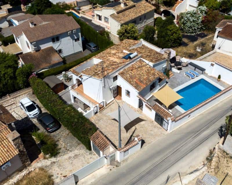 Chalet de 4 habitaciones en Benissa en venta con piscina garaje - 695.000 € (Ref: 9958716)