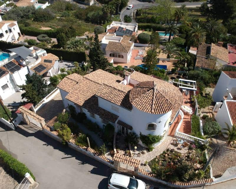 4 soveværelse Villa til salg i Benissa med swimmingpool garage - € 766.000 (Ref: 9958717)