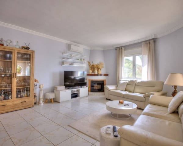 3 soveværelse Villa til salg i Moraira, Teulada-Moraira med swimmingpool garage - € 795.000 (Ref: 9965662)