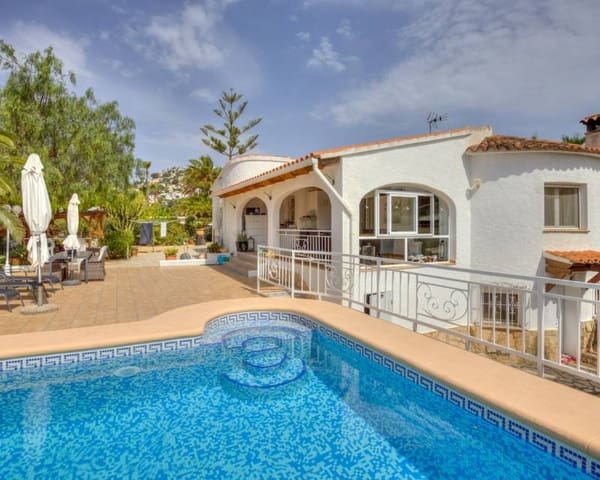 3 soveværelse Villa til salg i Moraira, Teulada-Moraira med swimmingpool garage - € 795.000 (Ref: 9965662)