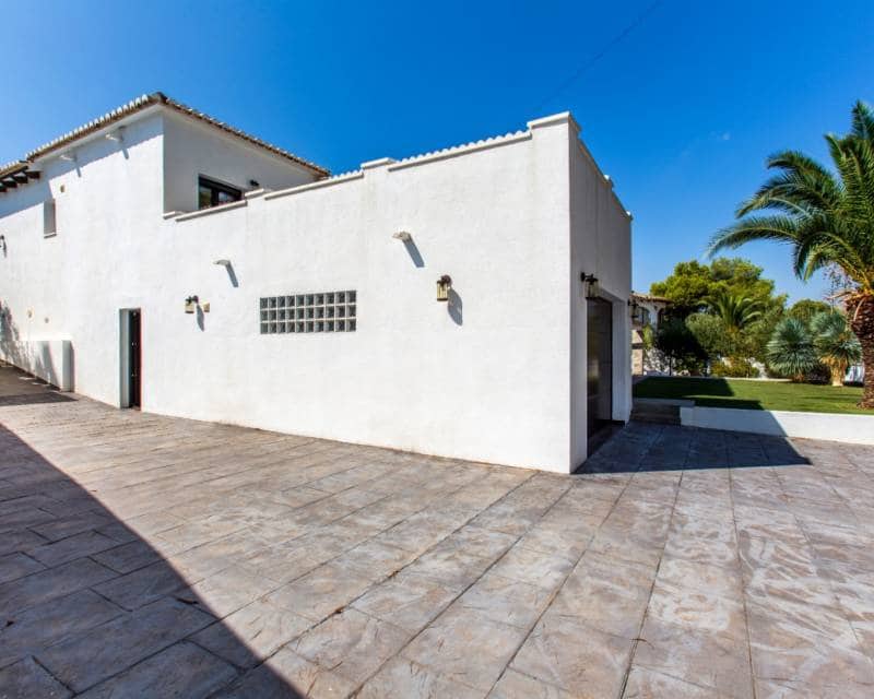 4 bedroom Villa for sale in Moraira with pool garage - € 1,195,000 (Ref: 9999272)