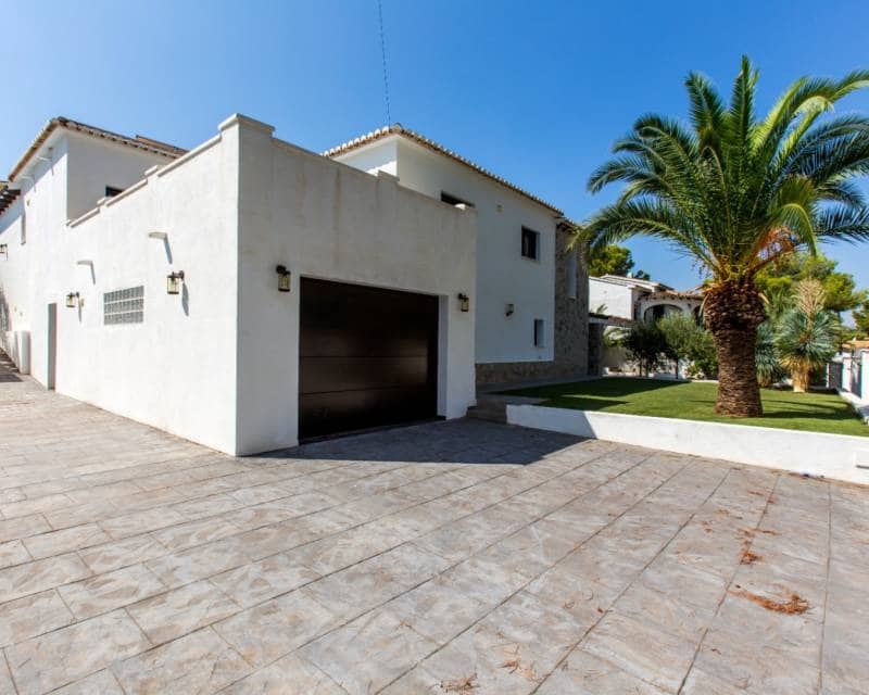 4 bedroom Villa for sale in Moraira with pool garage - € 1,195,000 (Ref: 9999272)