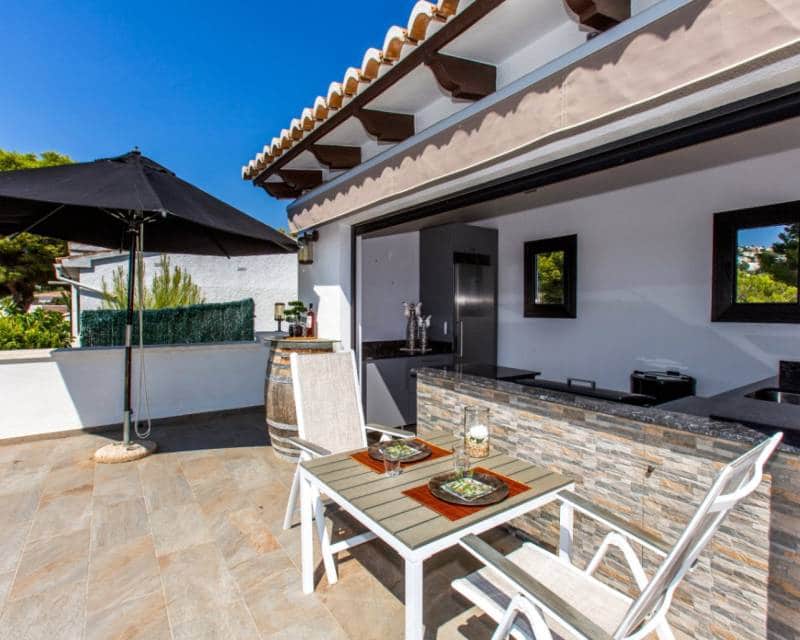 4 bedroom Villa for sale in Moraira with pool garage - € 1,195,000 (Ref: 9999272)
