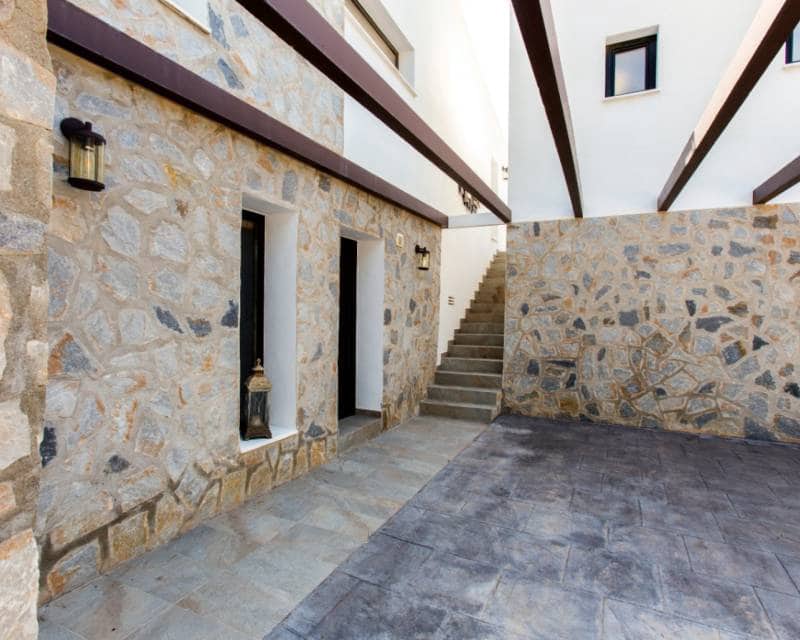 4 bedroom Villa for sale in Moraira with pool garage - € 1,195,000 (Ref: 9999272)