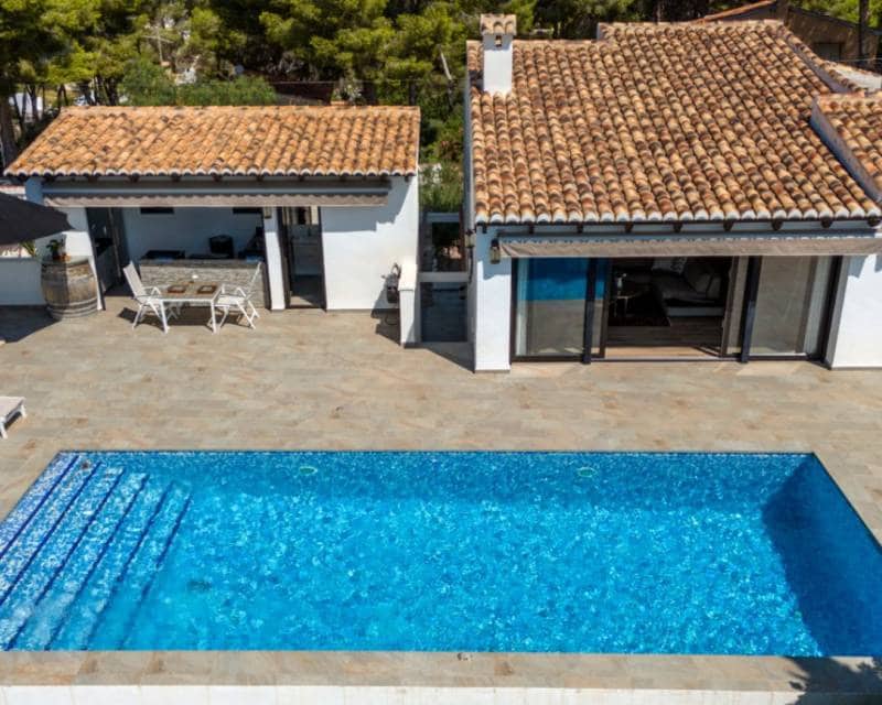4 bedroom Villa for sale in Moraira with pool garage - € 1,195,000 (Ref: 9999272)