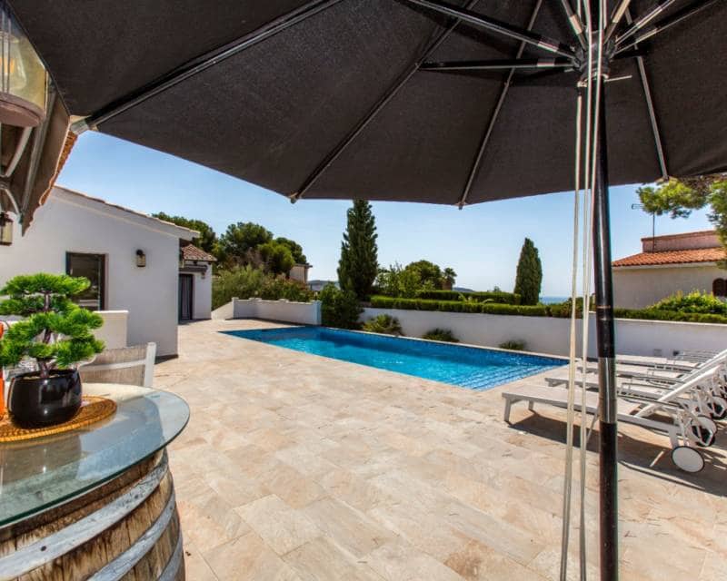 4 bedroom Villa for sale in Moraira with pool garage - € 1,195,000 (Ref: 9999272)