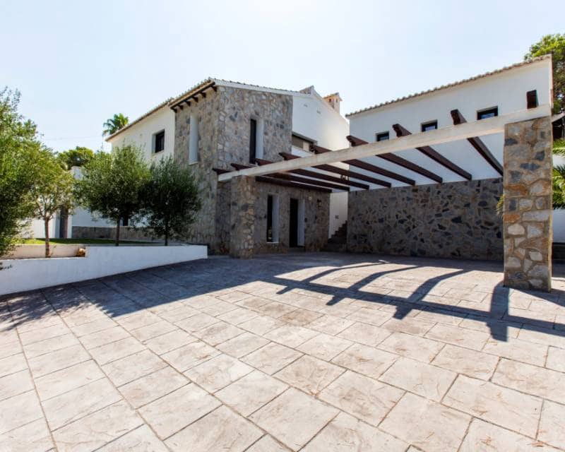 4 bedroom Villa for sale in Moraira with pool garage - € 1,195,000 (Ref: 9999272)