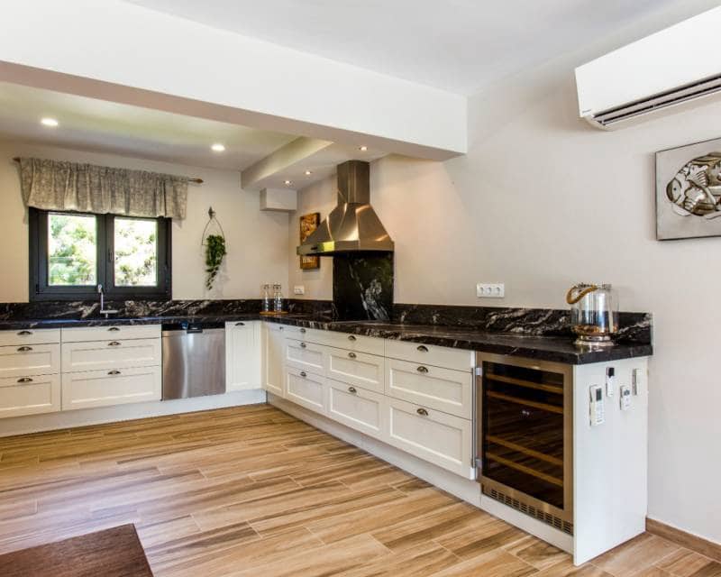 4 bedroom Villa for sale in Moraira with pool garage - € 1,195,000 (Ref: 9999272)
