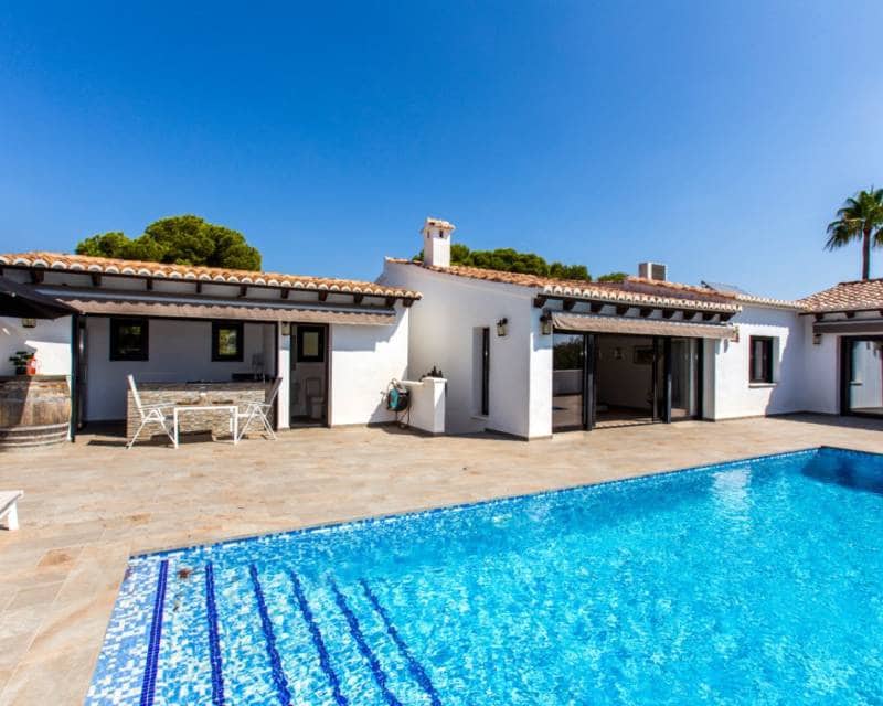 4 bedroom Villa for sale in Moraira with pool garage - € 1,195,000 (Ref: 9999272)