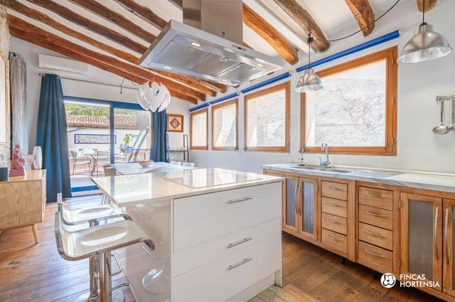 5 soveværelse Byhus til salg i Caimari, Selva med swimmingpool garage - € 995.000 (Ref: 9240304)