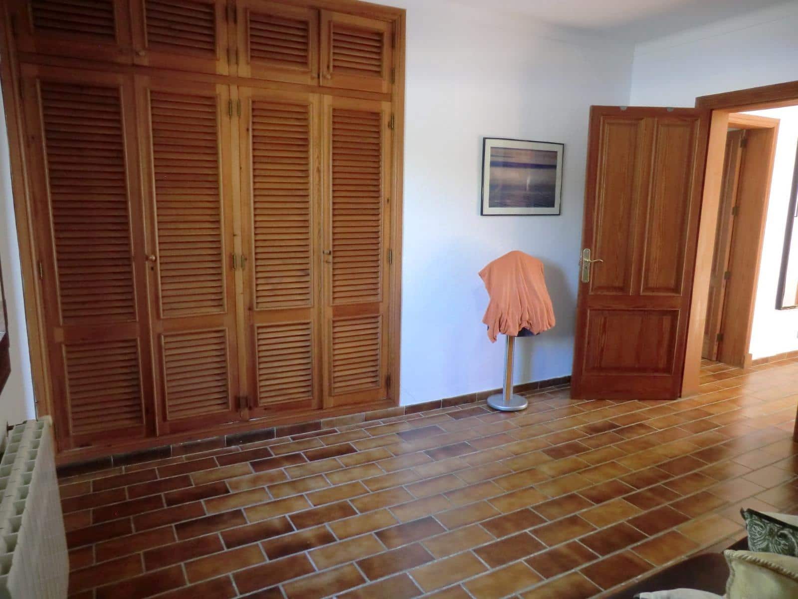 4 soveværelse Villa til leje i Lloseta med swimmingpool garage - € 3.500 (Ref: 9378949)