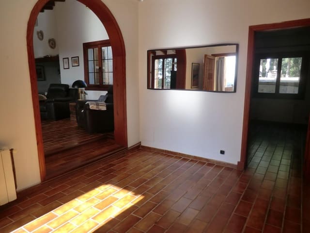 4 bedroom Villa for rent in Lloseta with pool garage - € 3,500 (Ref: 9378949)