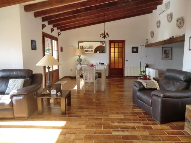 4 bedroom Villa for rent in Lloseta with pool garage - € 3,500 (Ref: 9378949)