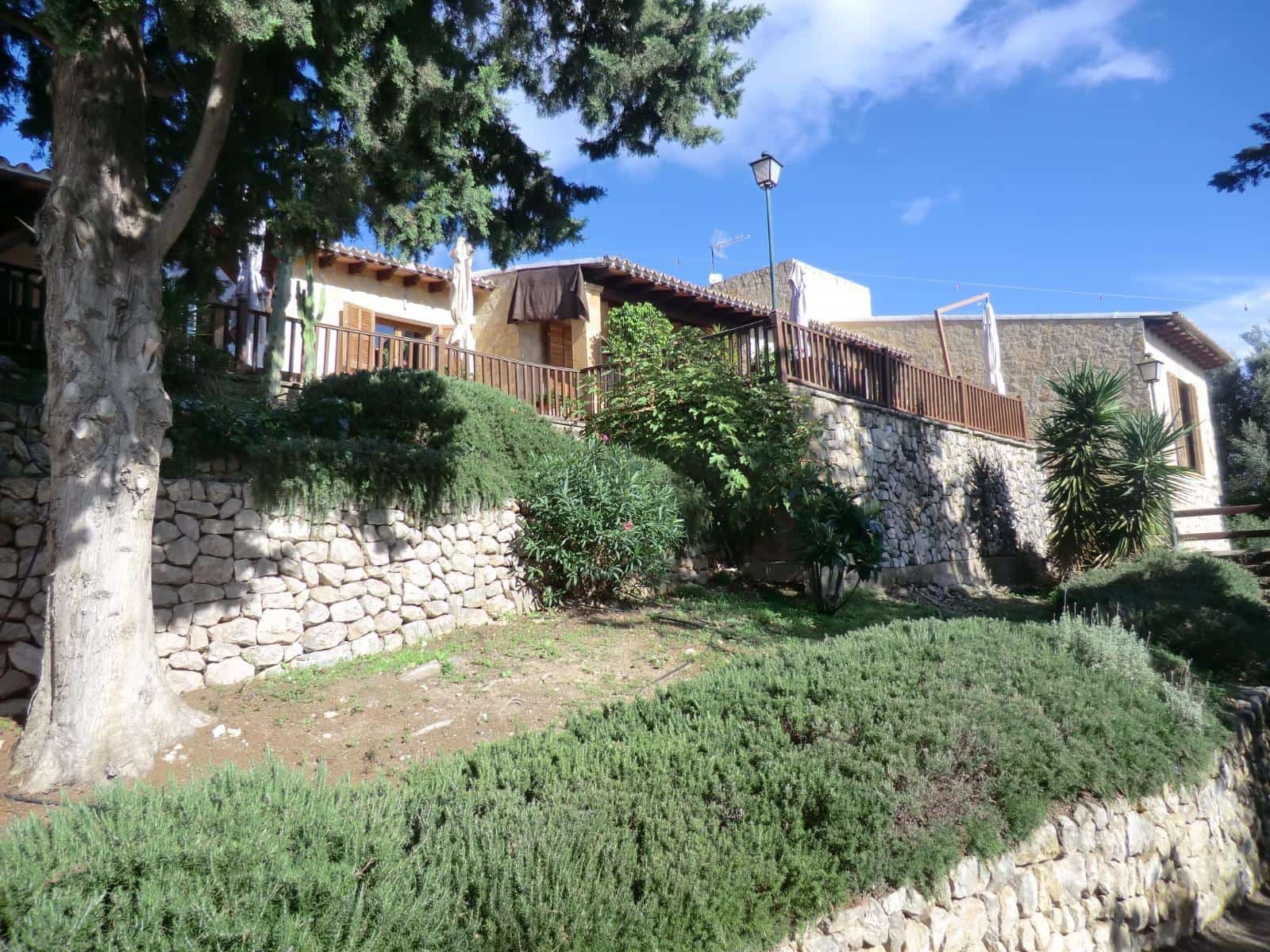 4 soveværelse Villa til leje i Lloseta med swimmingpool garage - € 3.500 (Ref: 9378949)