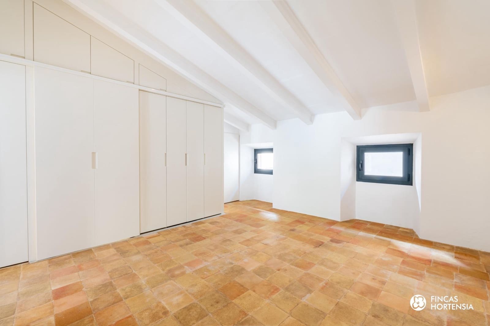 4 bedroom Townhouse for sale in Alaro with garage - € 1,050,000 (Ref: 9799164)