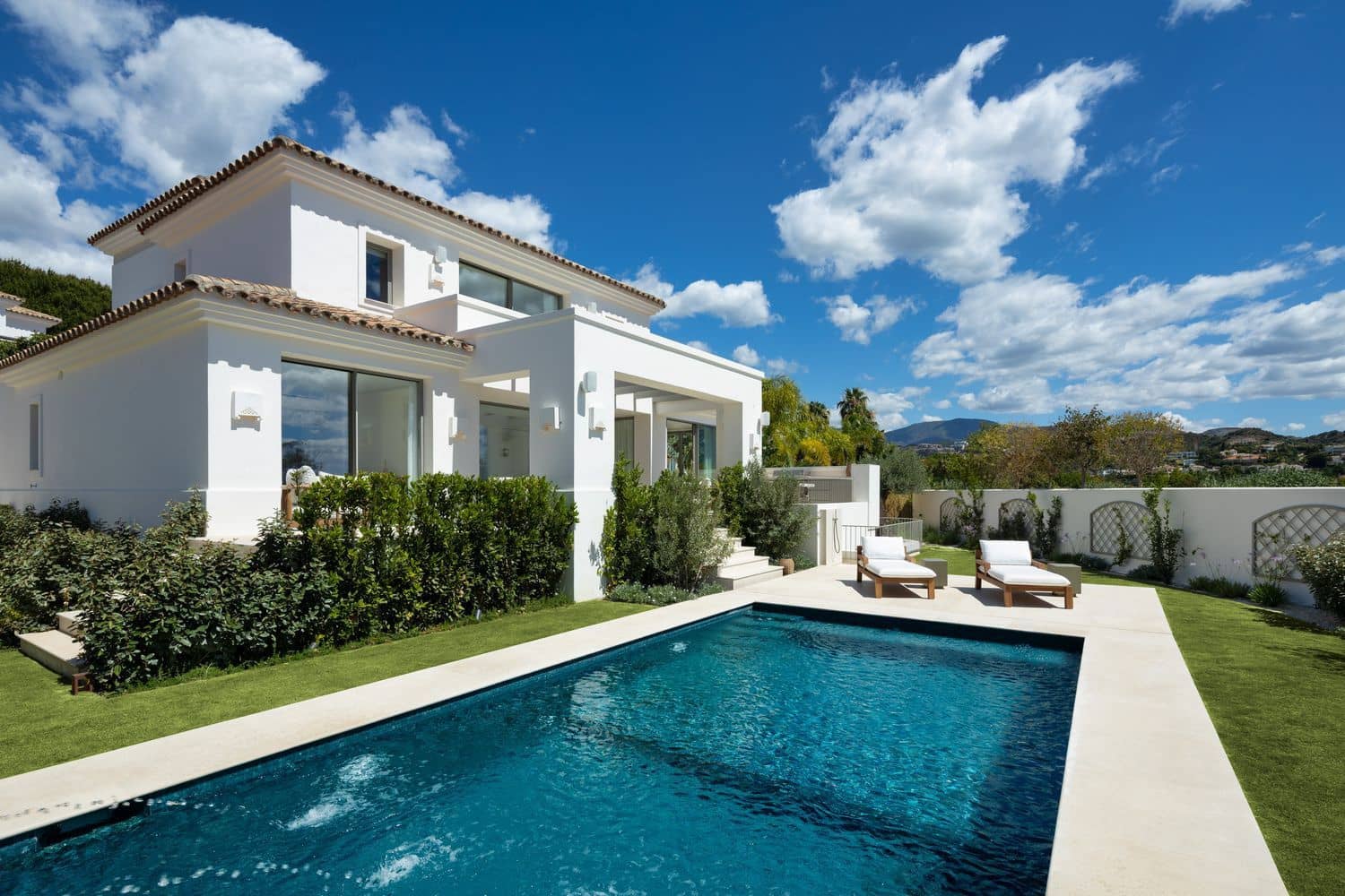 6 bedroom Villa for sale in La Quinta with pool garage - € 4,250,000 (Ref: 8509975)
