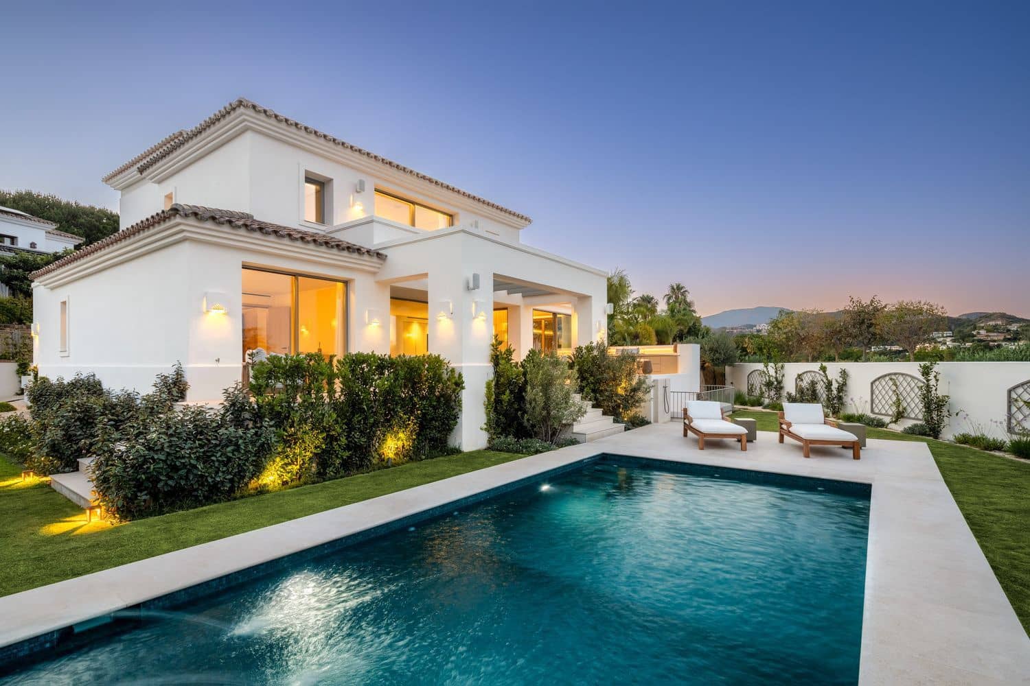 6 bedroom Villa for sale in La Quinta with pool garage - € 4,250,000 (Ref: 8509975)
