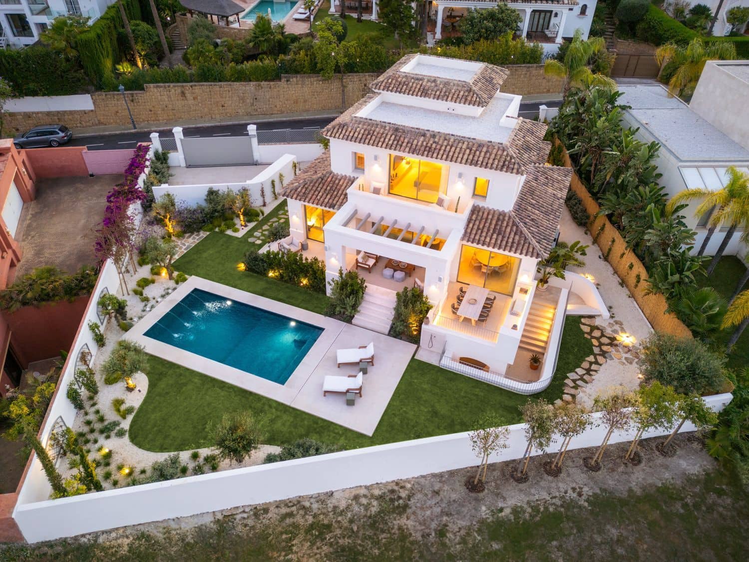 6 bedroom Villa for sale in La Quinta with pool garage - € 4,250,000 (Ref: 8509975)