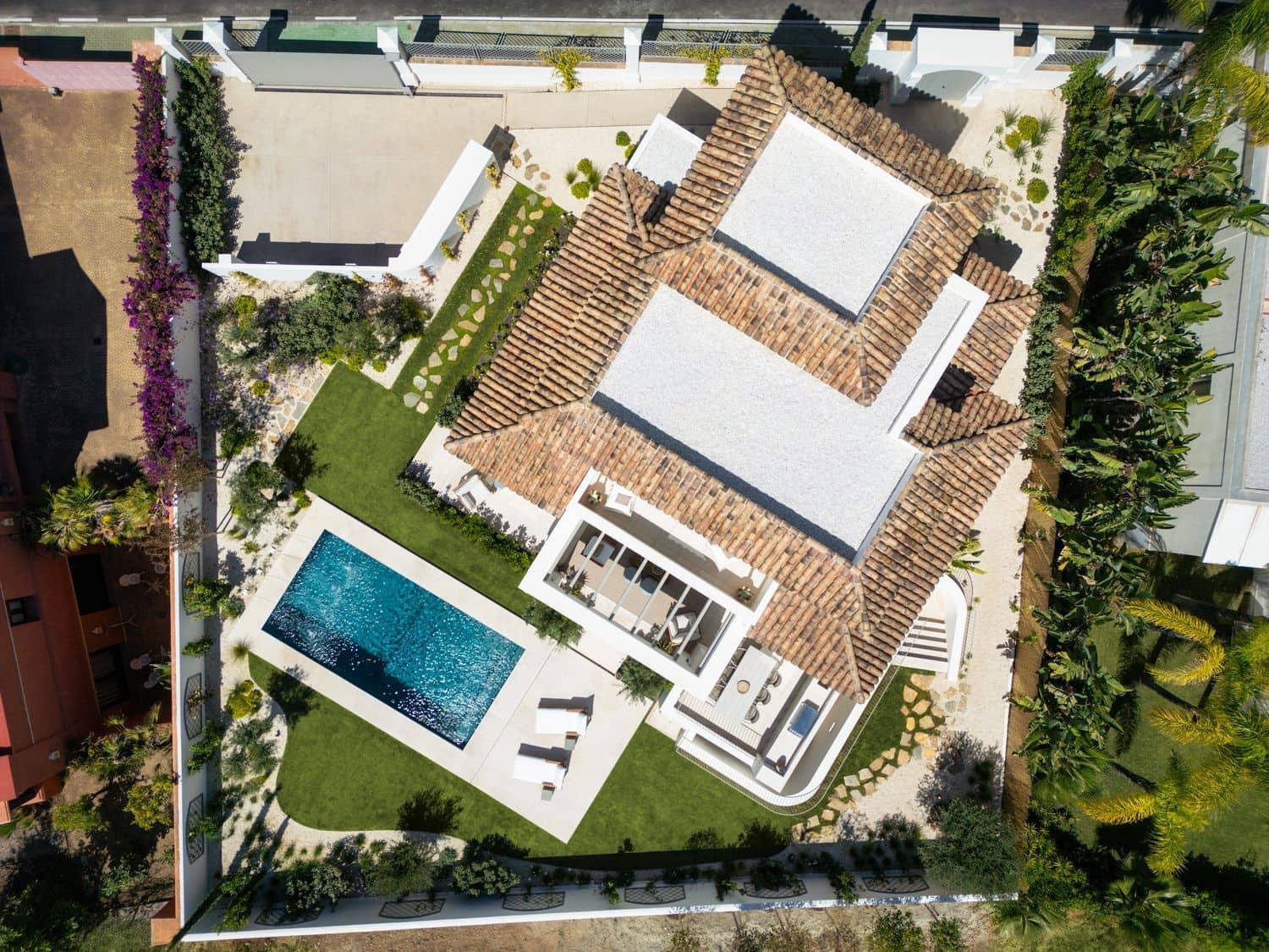 6 bedroom Villa for sale in La Quinta with pool garage - € 4,250,000 (Ref: 8509975)