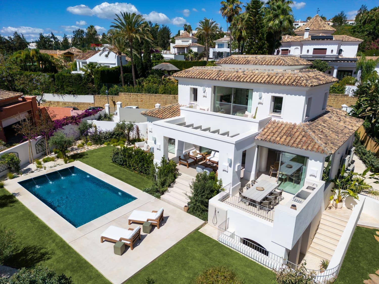 6 bedroom Villa for sale in La Quinta with pool garage - € 4,250,000 (Ref: 8509975)