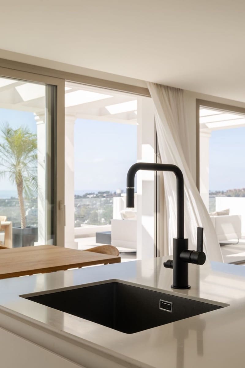 4 sypialnia Apartament na sprzedaż w Nueva Andalucia z basenem garażem - 2 895 000 € (Ref: 8527533)