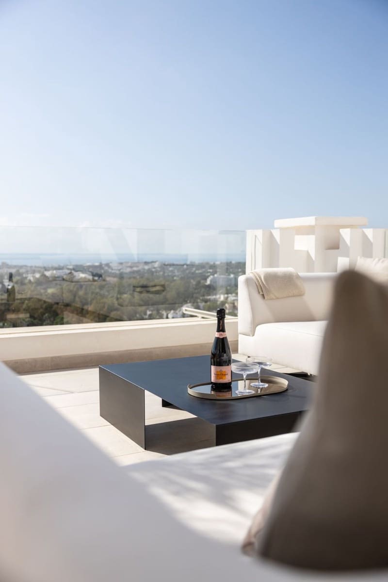 4 sypialnia Apartament na sprzedaż w Nueva Andalucia z basenem garażem - 2 895 000 € (Ref: 8527533)