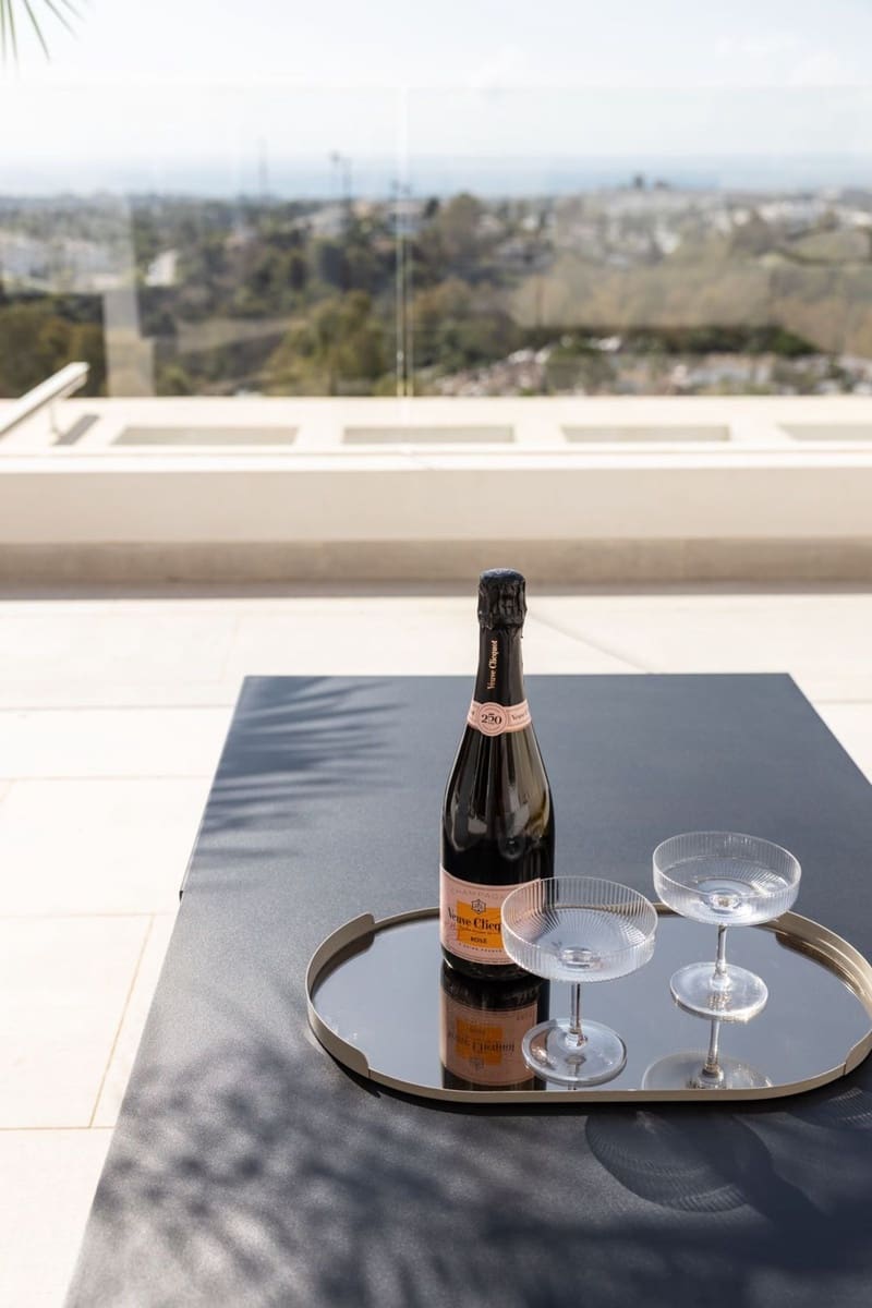 4 sypialnia Apartament na sprzedaż w Nueva Andalucia z basenem garażem - 2 895 000 € (Ref: 8527533)