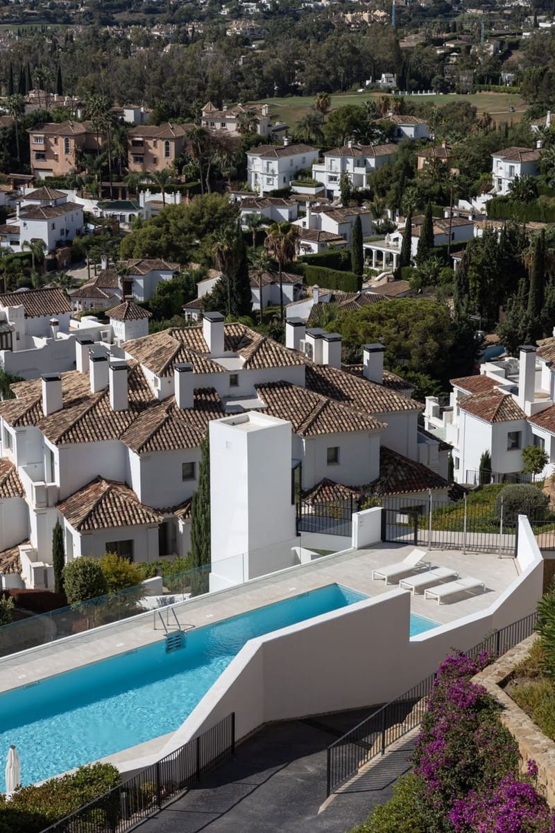 4 sypialnia Apartament na sprzedaż w Nueva Andalucia z basenem garażem - 2 895 000 € (Ref: 8527533)