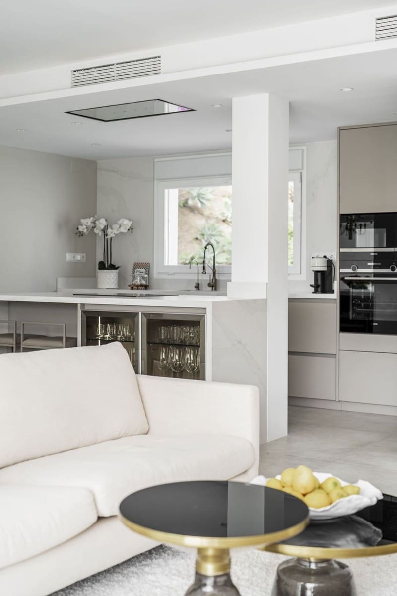 4 soveværelse Byhus til salg i Aloha Golf med swimmingpool garage - € 1.795.000 (Ref: 8576255)