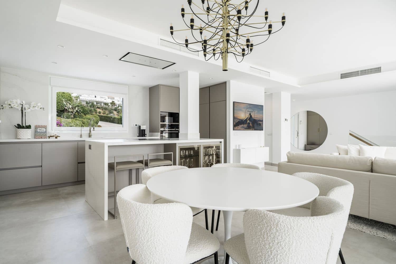 4 soveværelse Byhus til salg i Aloha Golf med swimmingpool garage - € 1.795.000 (Ref: 8576255)