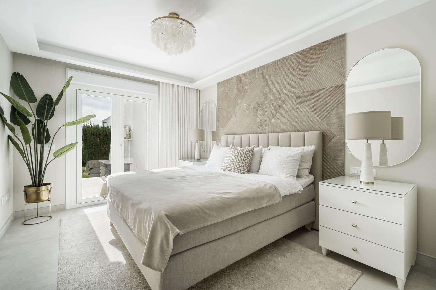 4 soveværelse Byhus til salg i Aloha Golf med swimmingpool garage - € 1.795.000 (Ref: 8576255)