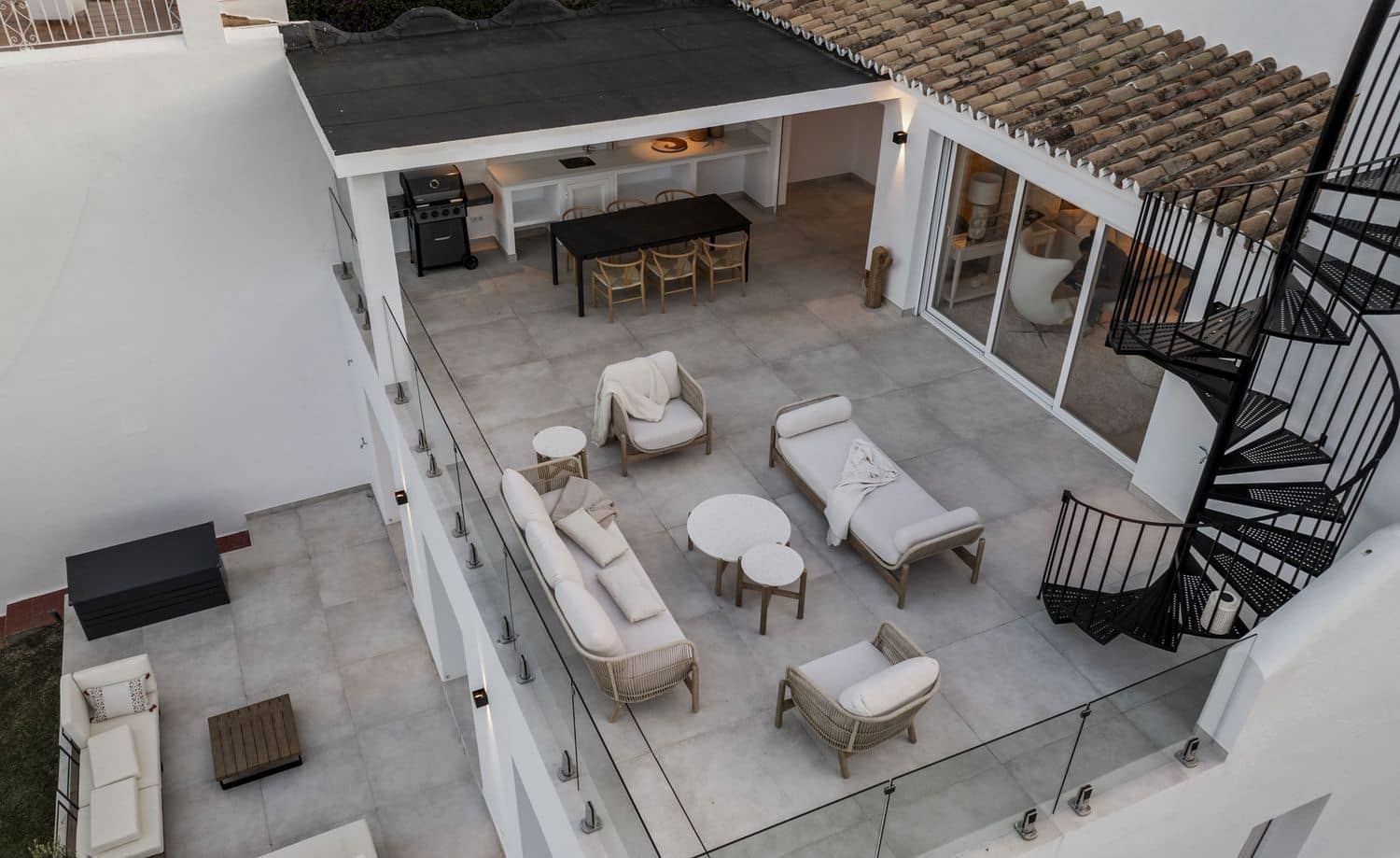 4 soveværelse Byhus til salg i Aloha Golf med swimmingpool garage - € 1.795.000 (Ref: 8576255)