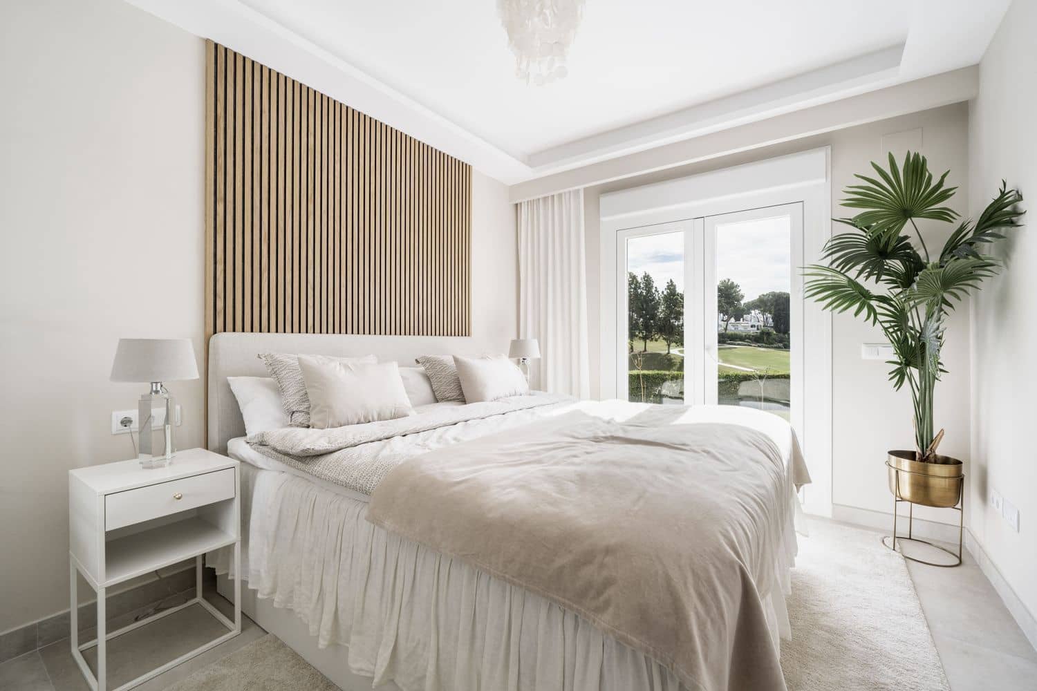 4 soveværelse Byhus til salg i Aloha Golf med swimmingpool garage - € 1.795.000 (Ref: 8576255)