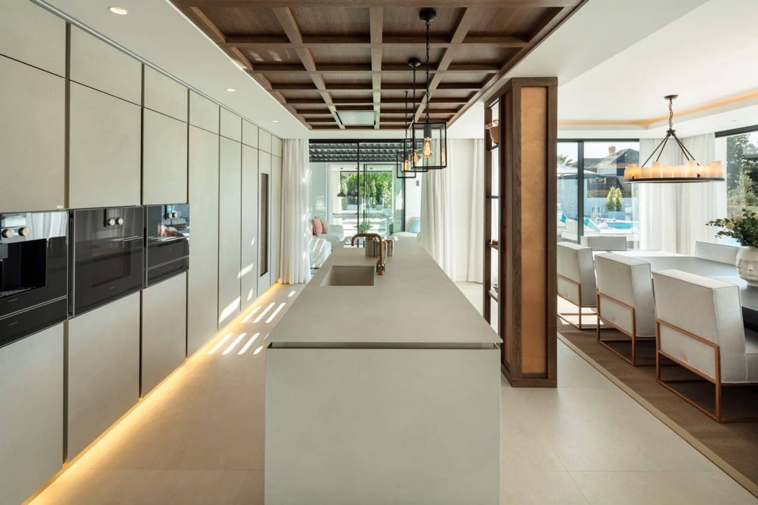 5 quarto Moradia para venda em Nueva Andalucia com piscina garagem - 6 495 000 € (Ref: 8605240)