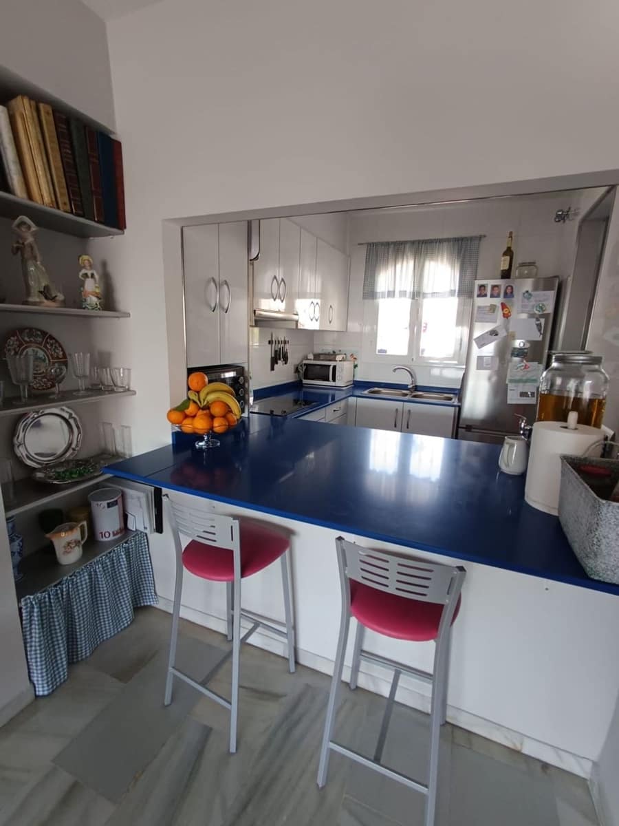 2 soverom Leilighet til salgs i Nueva Andalucia med svømmebasseng garasje - € 480 000 (Ref: 8824708)