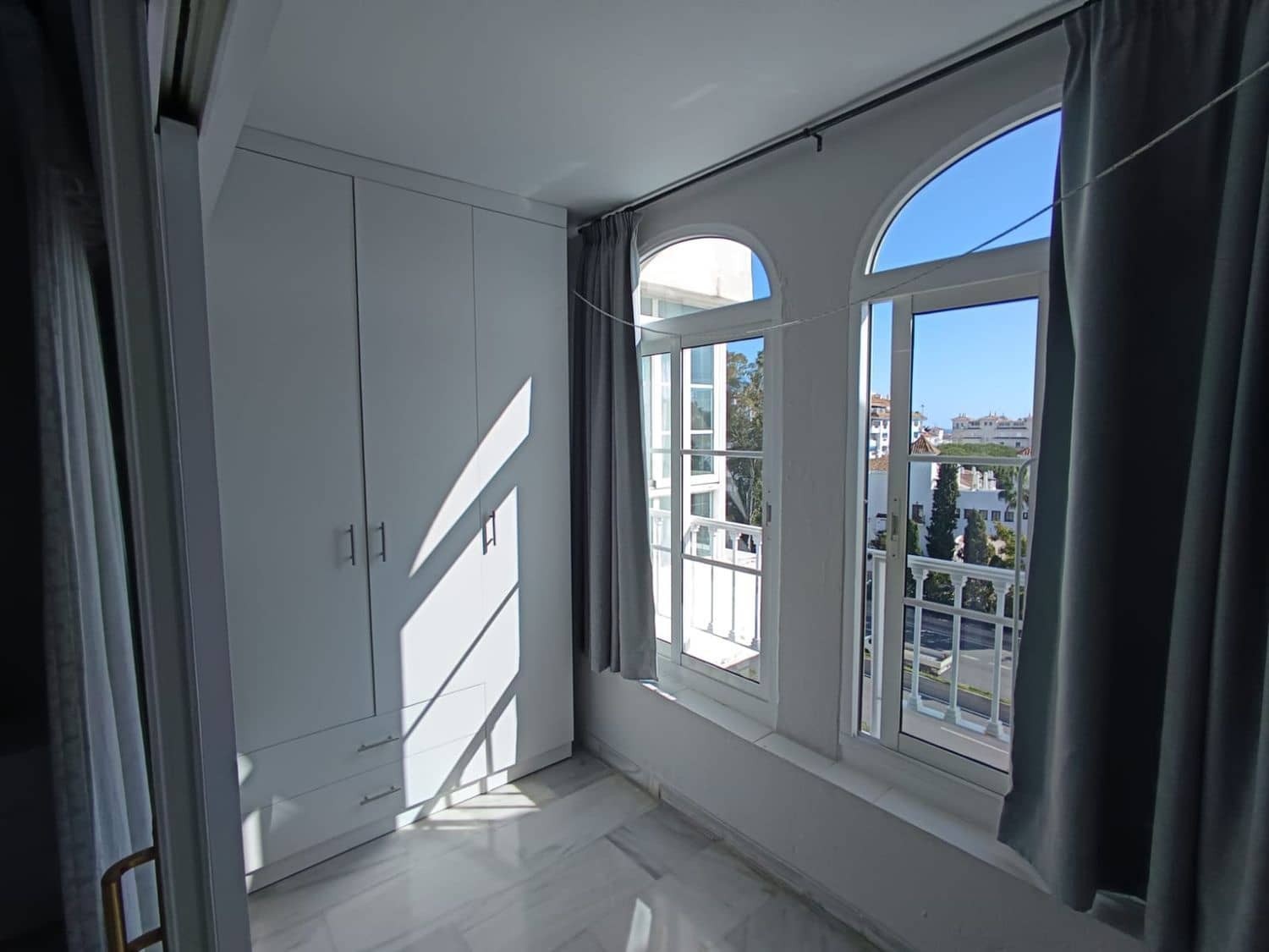 2 soverom Leilighet til salgs i Nueva Andalucia med svømmebasseng garasje - € 480 000 (Ref: 8824708)