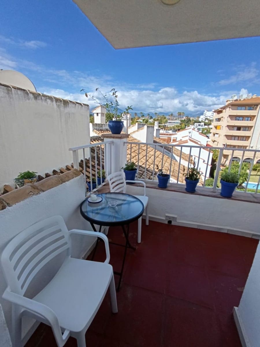2 soverom Leilighet til salgs i Nueva Andalucia med svømmebasseng garasje - € 480 000 (Ref: 8824708)