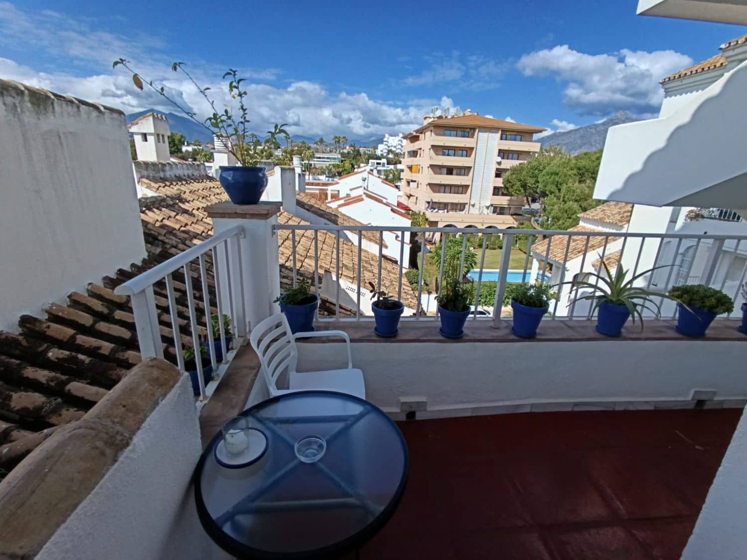 2 soverom Leilighet til salgs i Nueva Andalucia med svømmebasseng garasje - € 480 000 (Ref: 8824708)