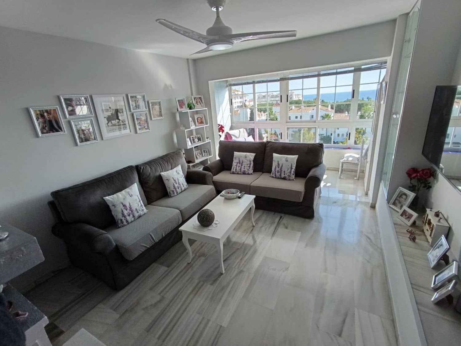 2 soverom Leilighet til salgs i Nueva Andalucia med svømmebasseng garasje - € 480 000 (Ref: 8824708)