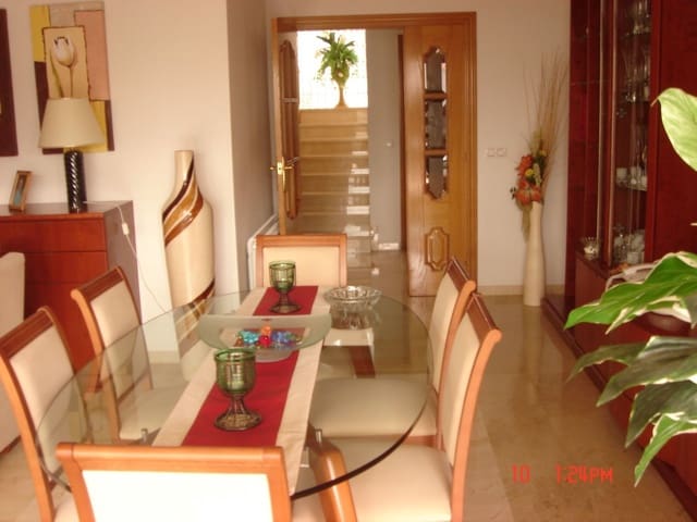 3 makuuhuone Huvila myytävänä paikassa Fenals, Lloret de Mar mukana uima-altaan 
autotalli - 815 000 € (Ref: 8835988)