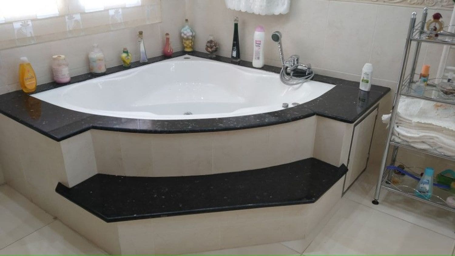 3 makuuhuone Huvila myytävänä paikassa Lloret de Mar mukana uima-altaan 
autotalli - 815 000 € (Ref: 8835988)