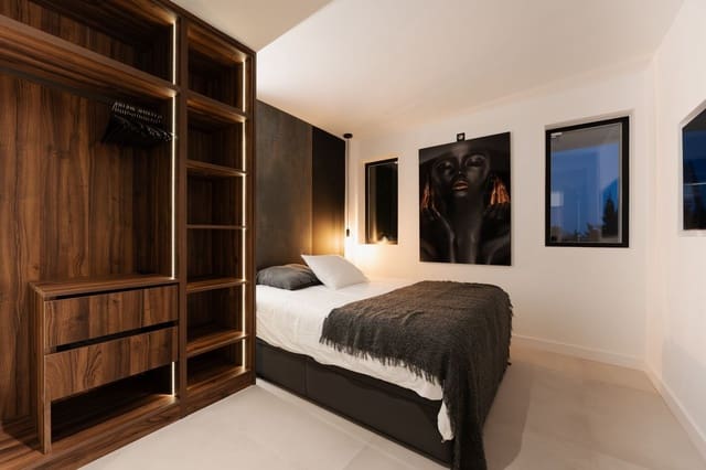 3 bedroom Apartment for sale in Puerto Banus, Marbella with pool garage - € 650,000 (Ref: 8901747)