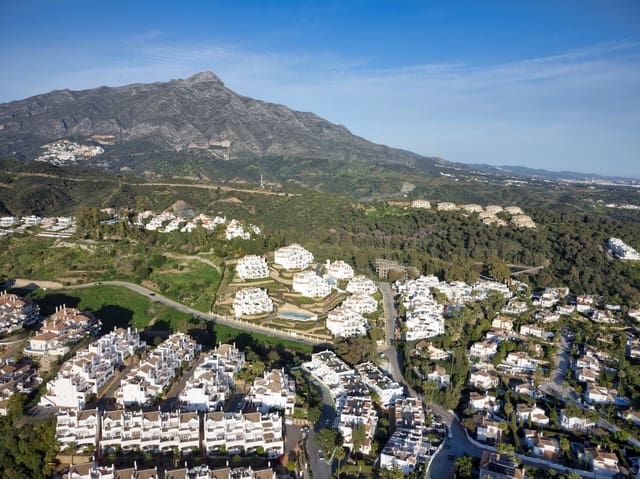 3 bedroom Apartment for sale in Puerto Banus, Marbella with pool garage - € 650,000 (Ref: 8901747)