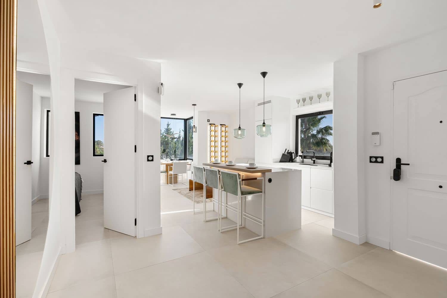 Apartamento de 3 habitaciones en Puerto Banus en venta con piscina garaje - 650.000 € (Ref: 8901747)