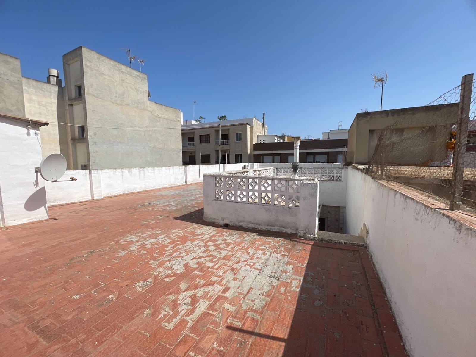 6 bedroom Townhouse for sale in Rojales with garage - € 265,000 (Ref: 10017517)