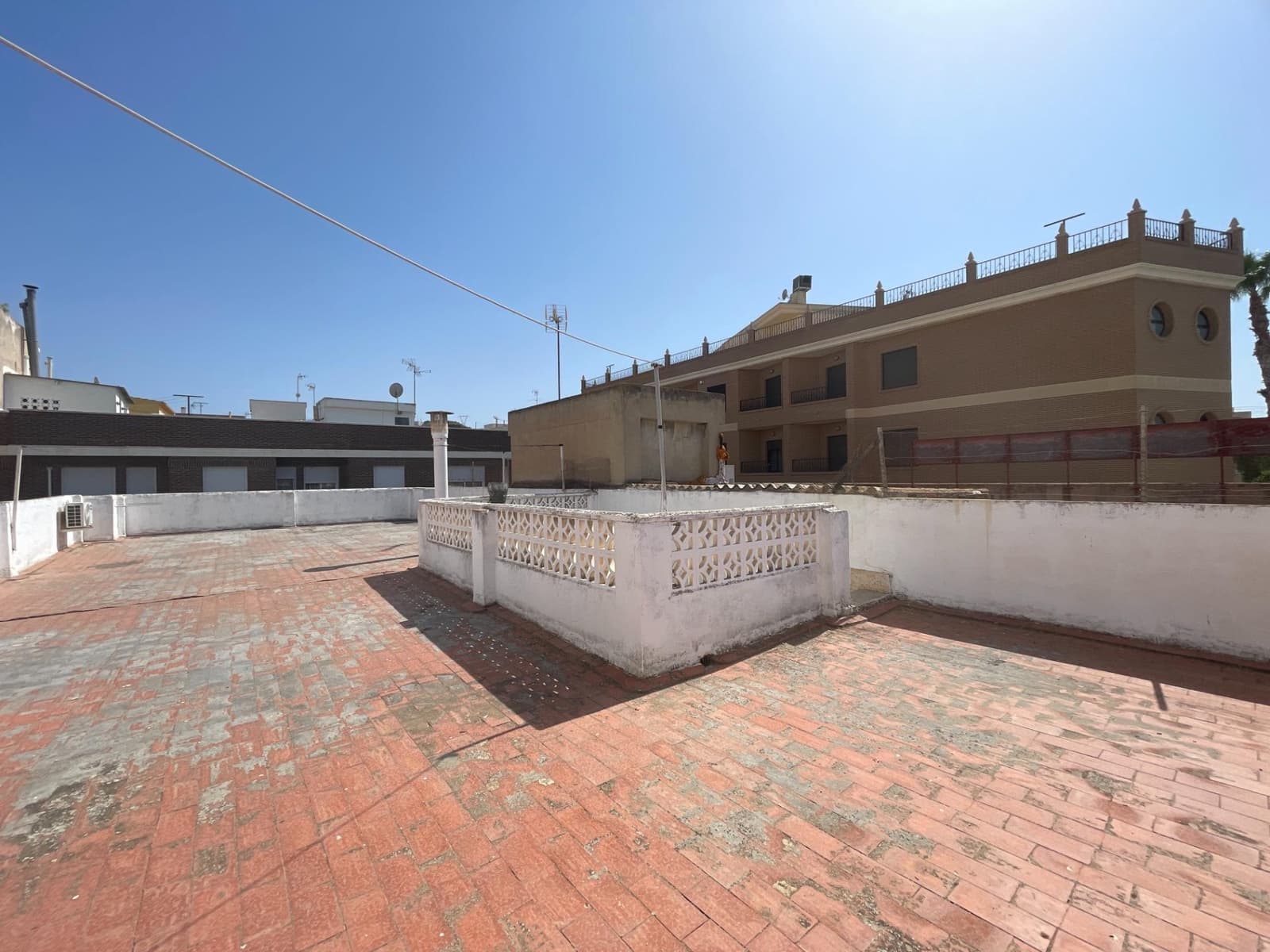 6 bedroom Townhouse for sale in Rojales with garage - € 265,000 (Ref: 10017517)